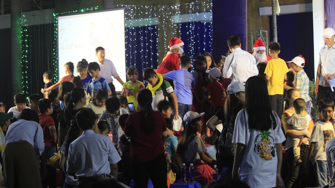 "Chúng Ta Là Gia Đình" - Bữa Ăn Huynh Đệ Với Người Nghèo Mừng Chúa Giáng Sinh 2019