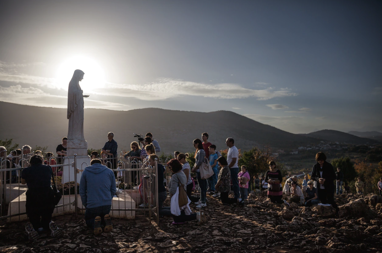 Đức Trinh Nữ Maria đã trở thành người phụ nữ quyền lực nhất thế giới như thế nào?