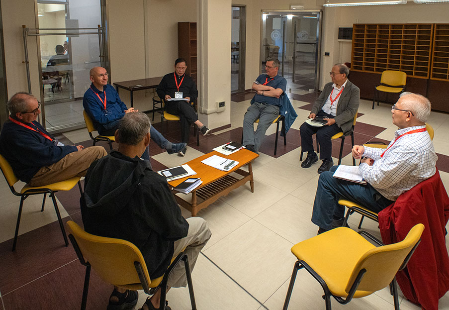 Những Cuộc Đối Thoại Chiều Sâu Trở Thành Tâm điểm của Hội nghị các Bề trên Thượng Cấp