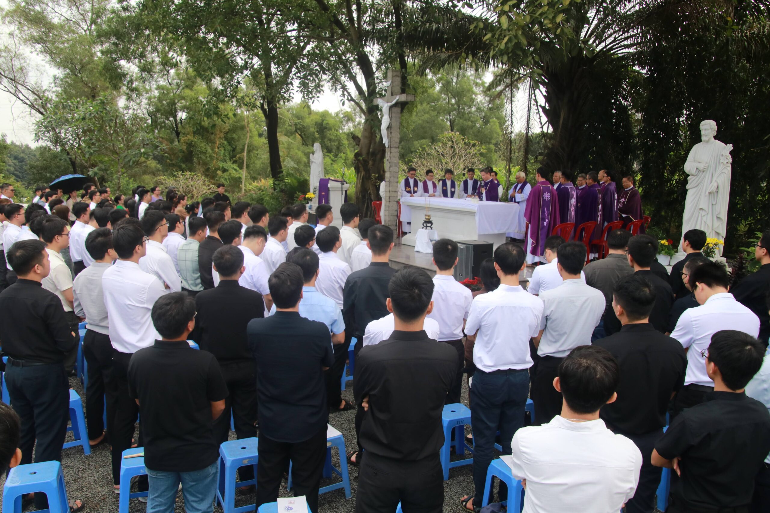 Thánh lễ cầu nguyện cho các Giêsu hữu đã qua đời tại Việt Nam (02/11/2025)