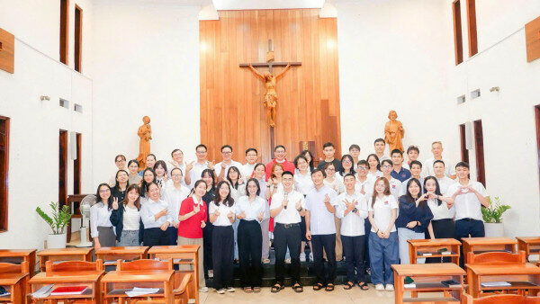 CLB Đọc Sách Inhã của Thư viện Dòng Tên - Không chỉ là đọc sách, nhưng là để Chúa ‘đọc’ đời mình